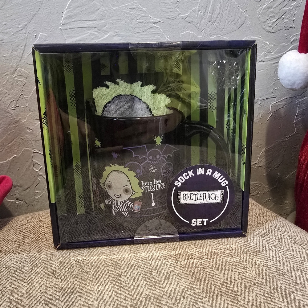 Beetlejuice‎ Sock In A Mug Set